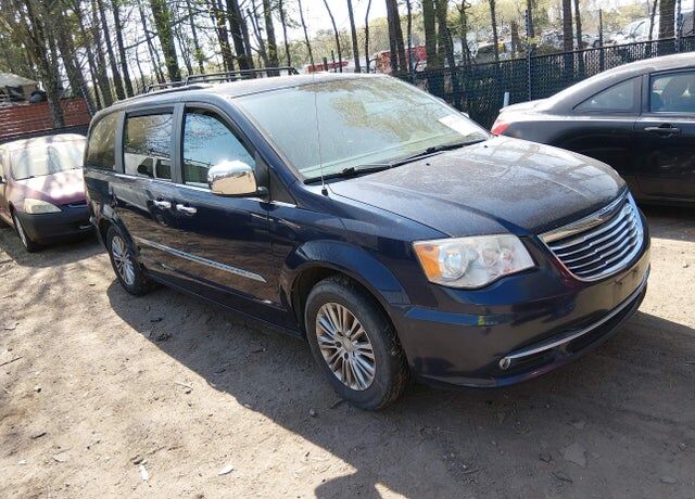 2013 CHRYSLER Town and Country