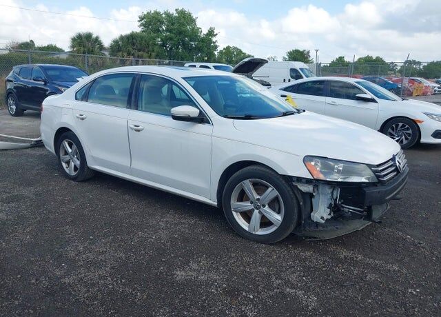 2013 VOLKSWAGEN Passat