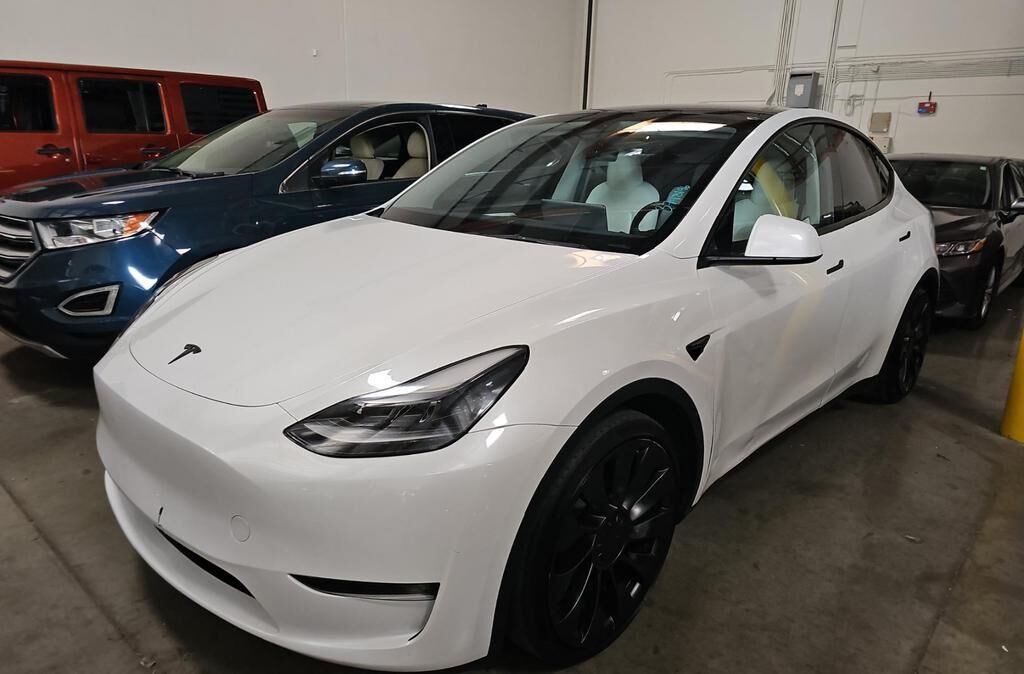 2023 TESLA Model Y