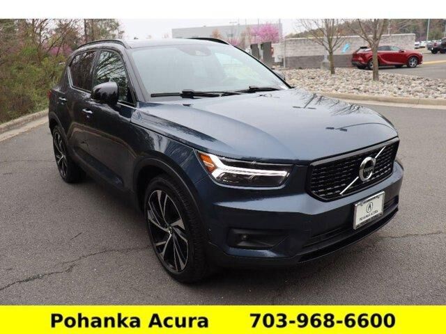 2022 VOLVO XC40