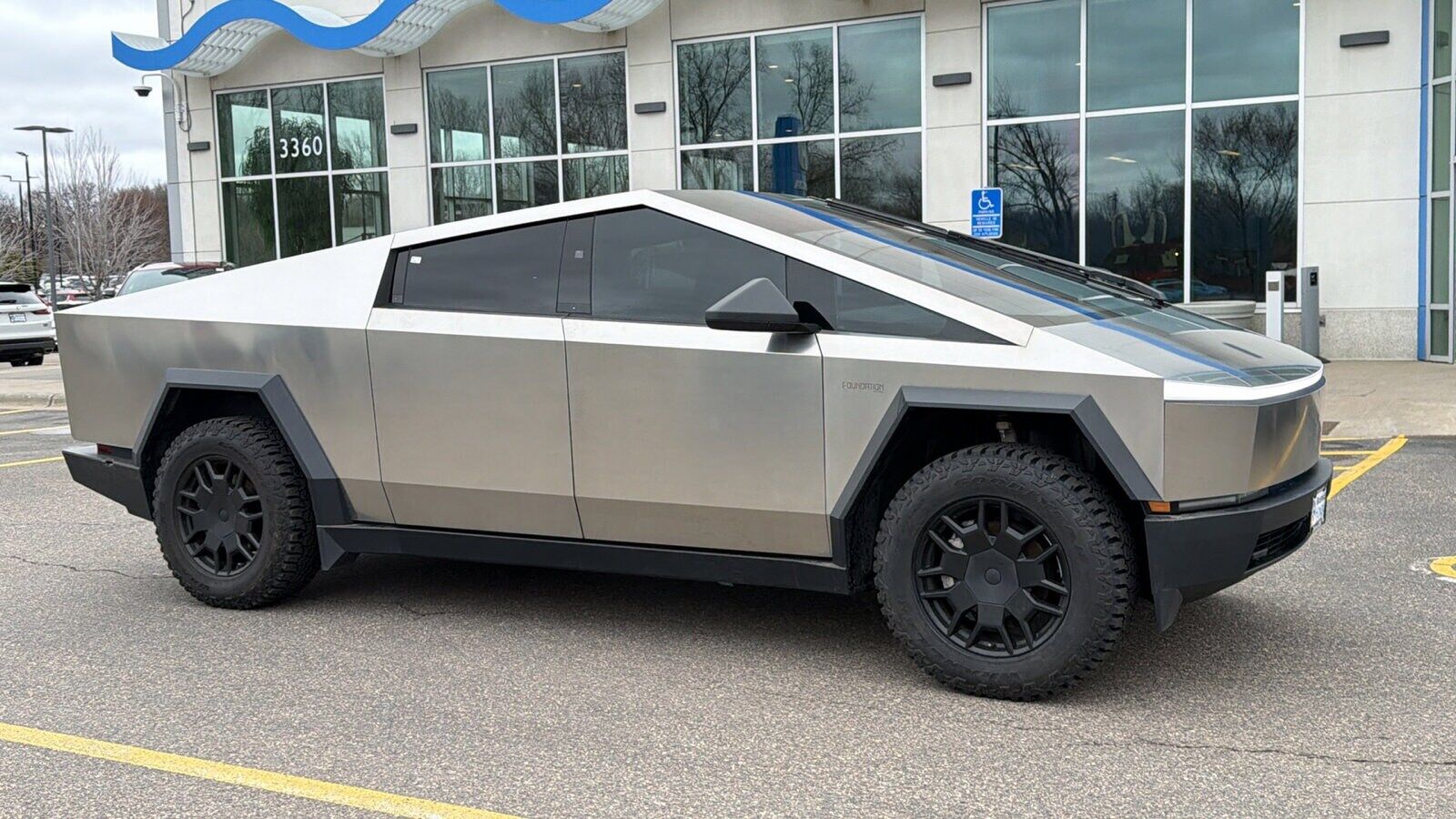 2024 TESLA Cybertruck