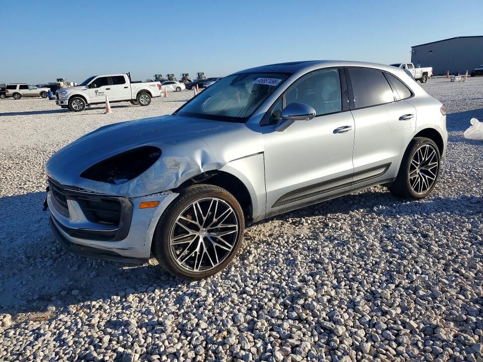 2026 PORSCHE Macan