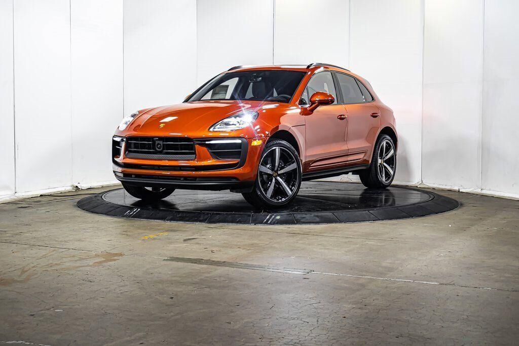 2025 PORSCHE Macan