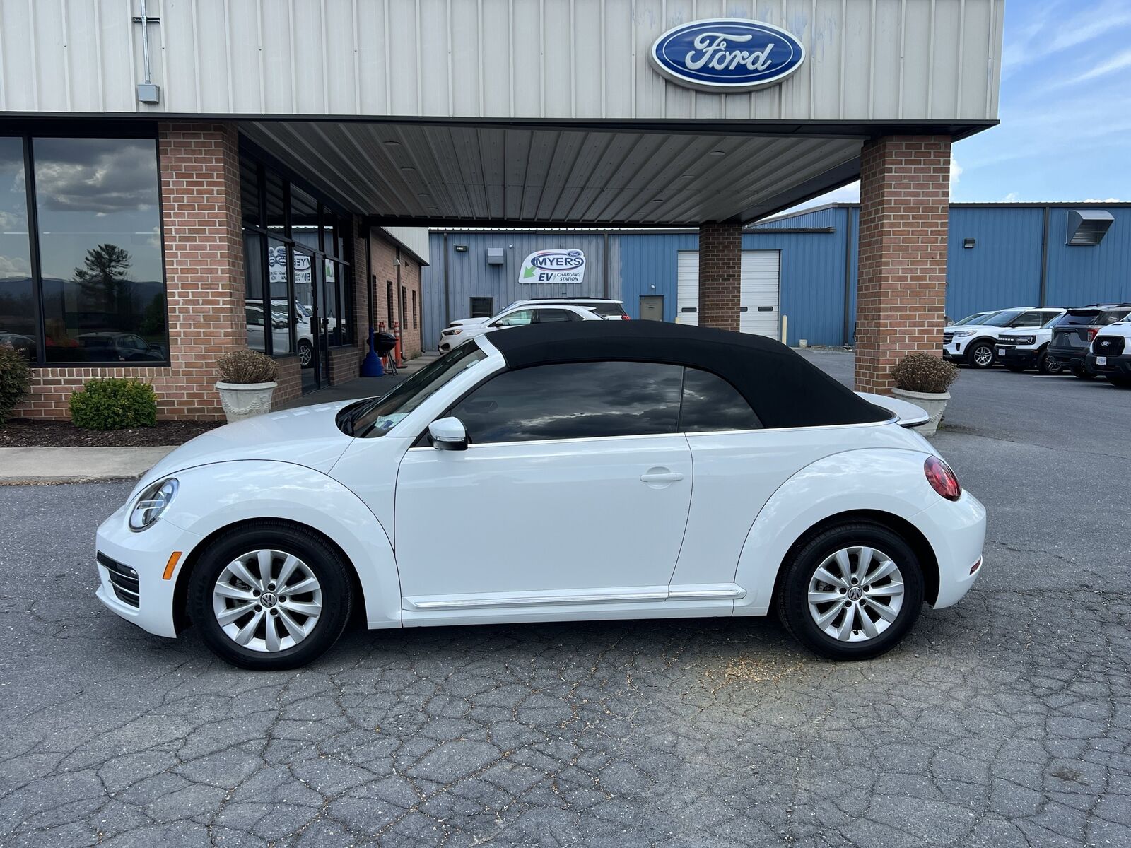 2018 VOLKSWAGEN Beetle