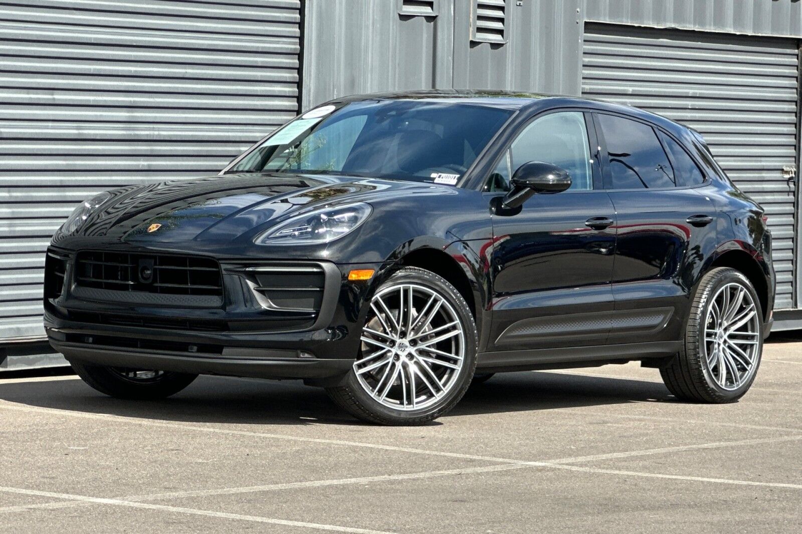 2023 PORSCHE Macan