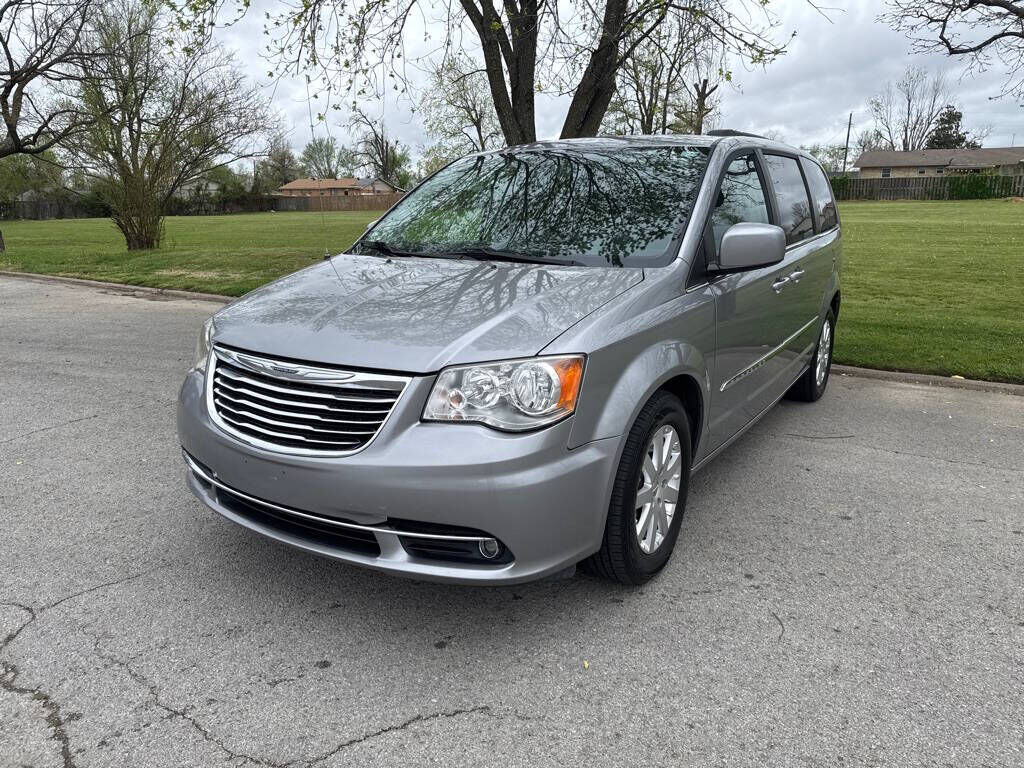 2016 CHRYSLER Town and Country