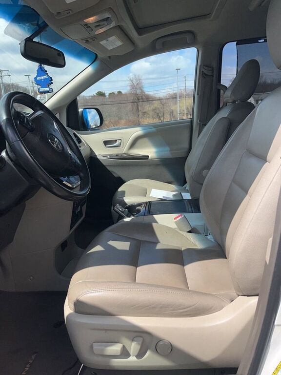 2017 TOYOTA Sienna
