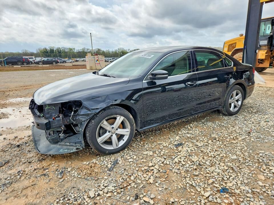 2013 VOLKSWAGEN Passat