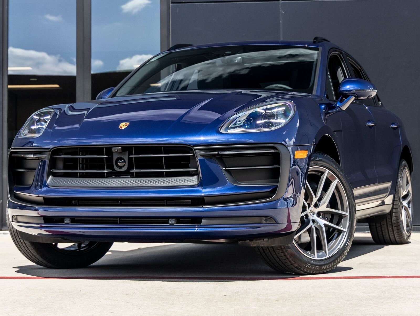 2026 PORSCHE Macan