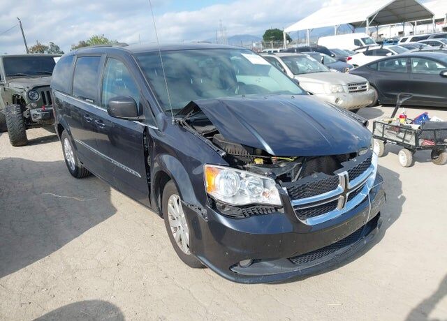 2014 CHRYSLER Town and Country