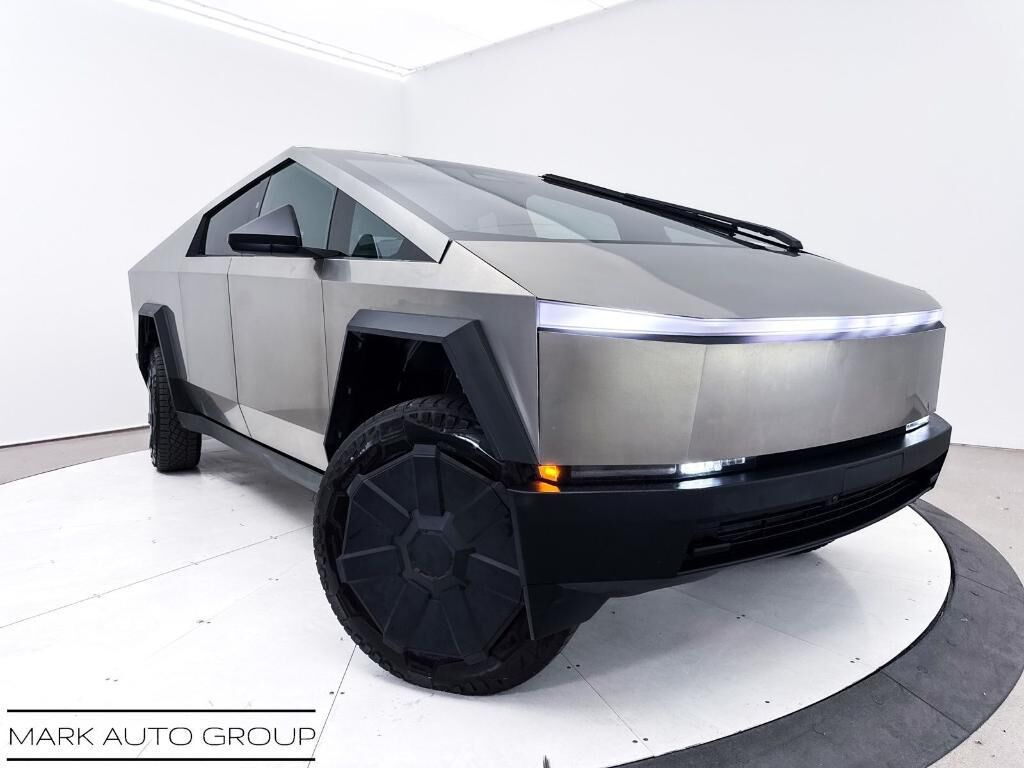 2024 TESLA Cybertruck