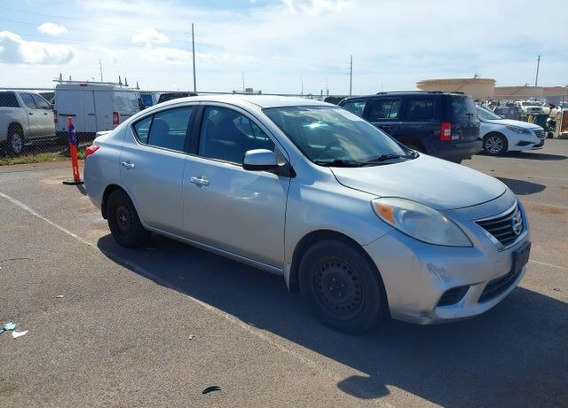 2014 NISSAN Versa