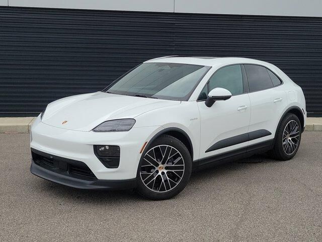 2025 PORSCHE Macan