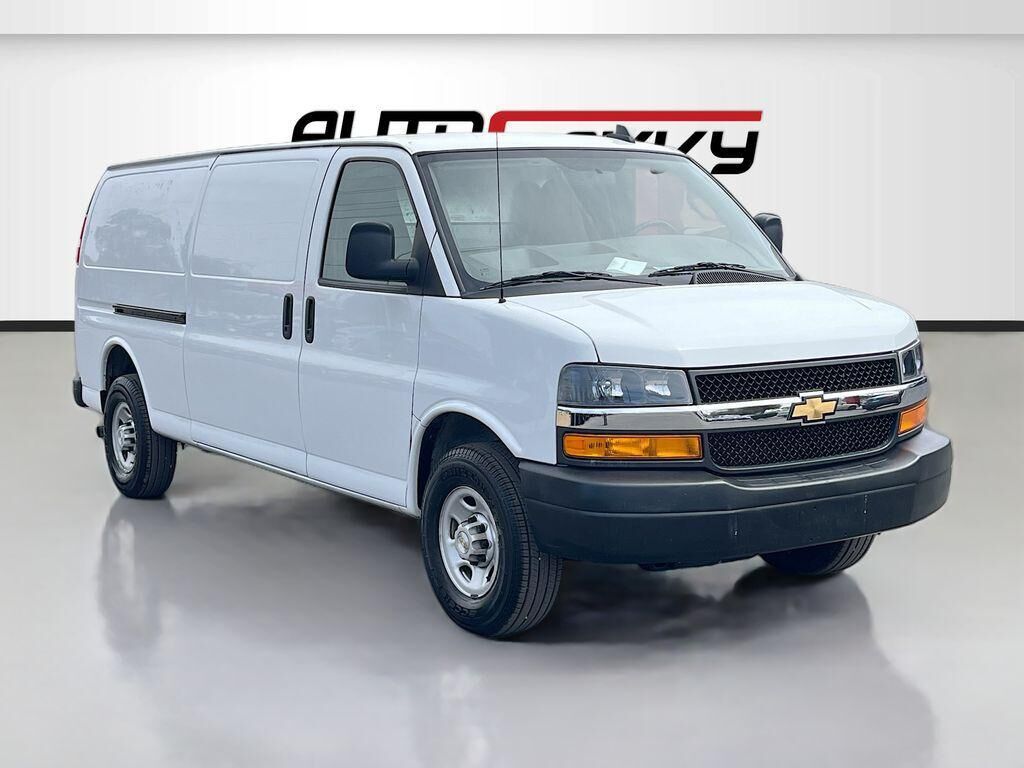 2023 CHEVROLET Express