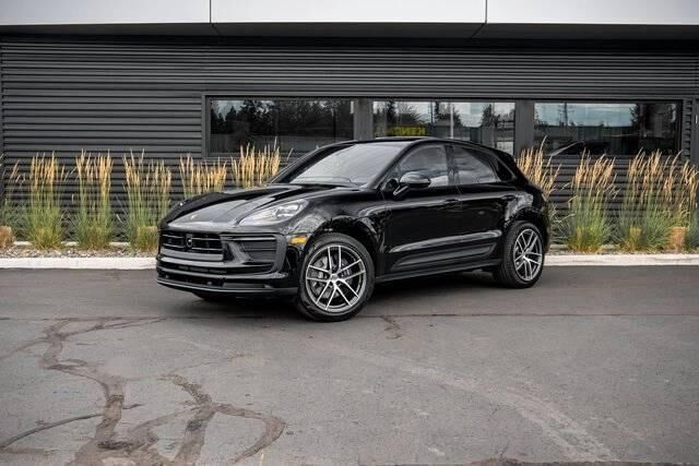 2025 PORSCHE Macan
