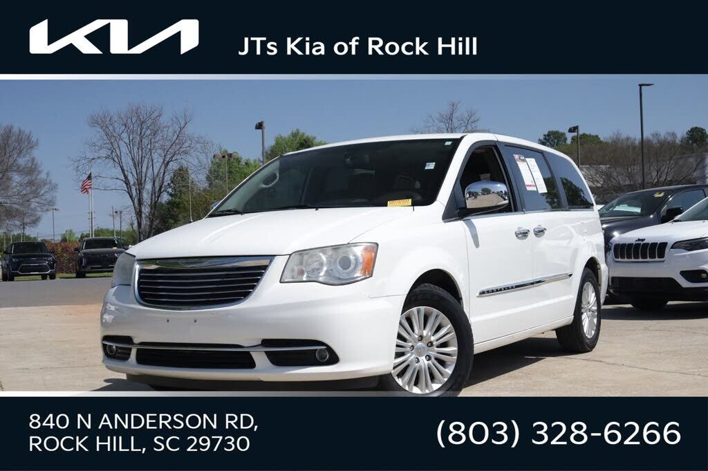 2013 CHRYSLER Town and Country