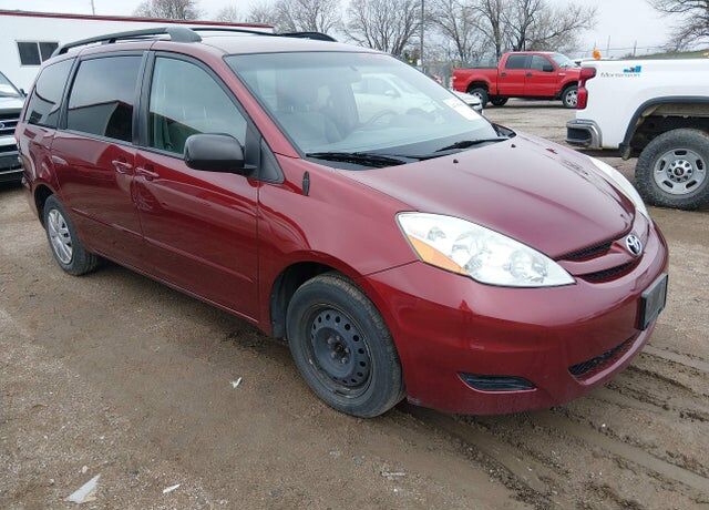 2010 TOYOTA Sienna