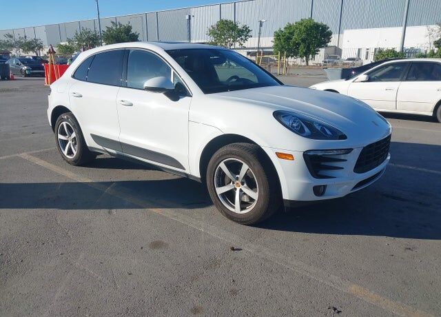 2018 PORSCHE Macan