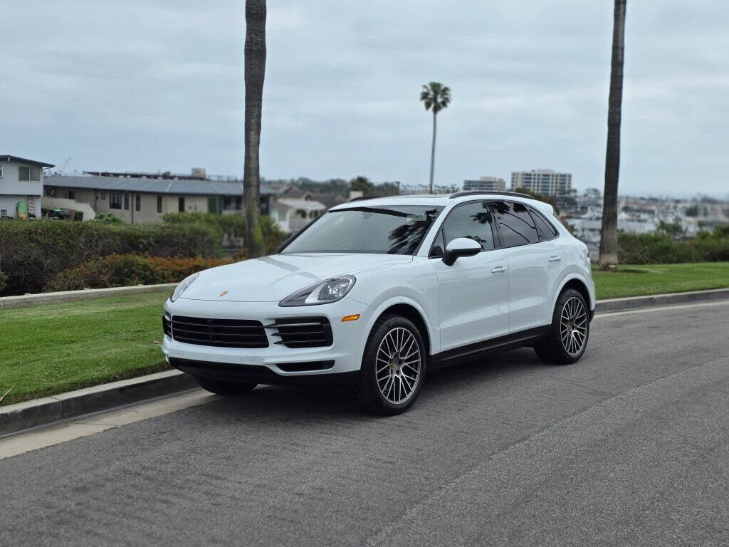 2023 PORSCHE Cayenne