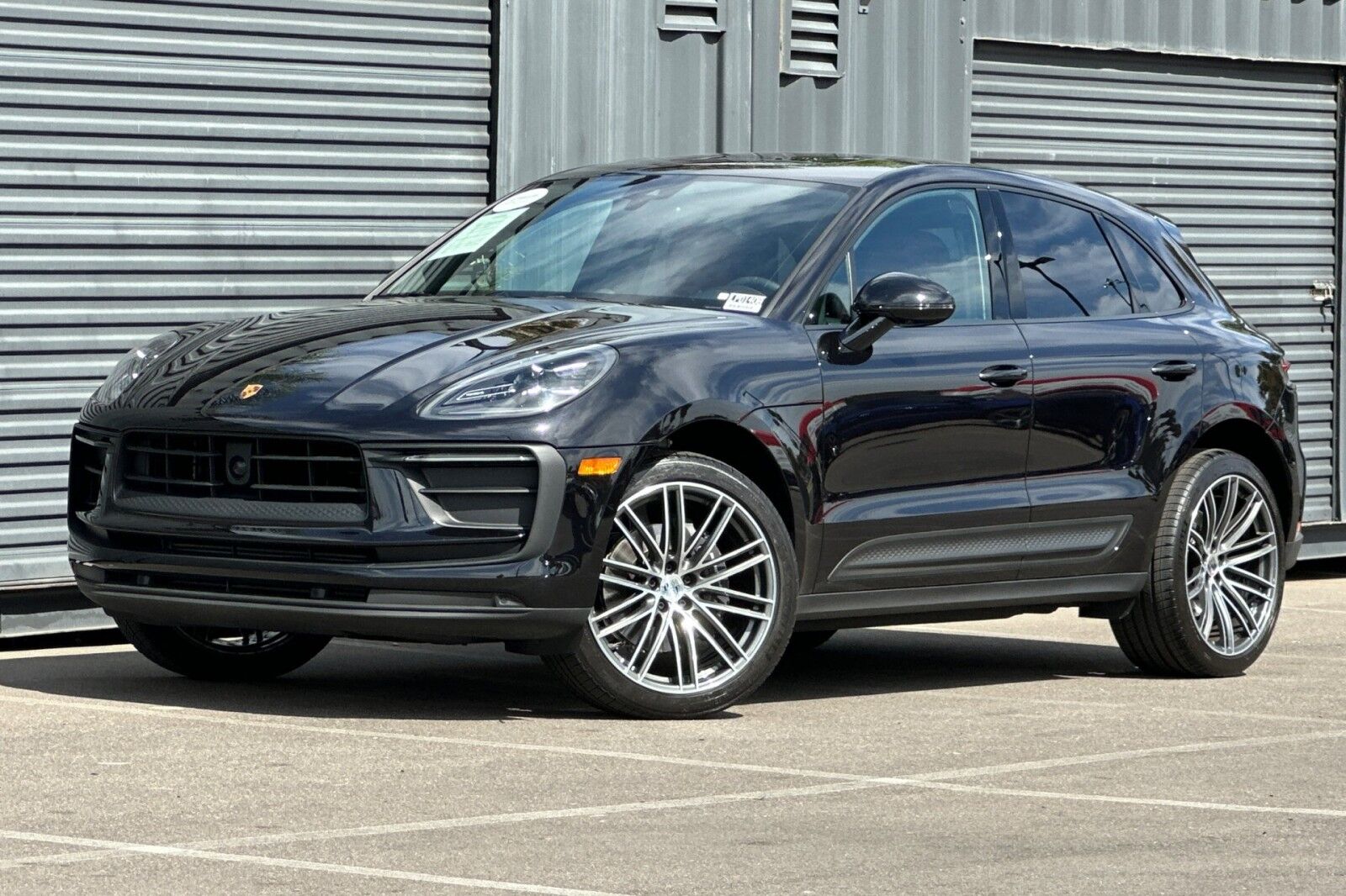 2025 PORSCHE Macan