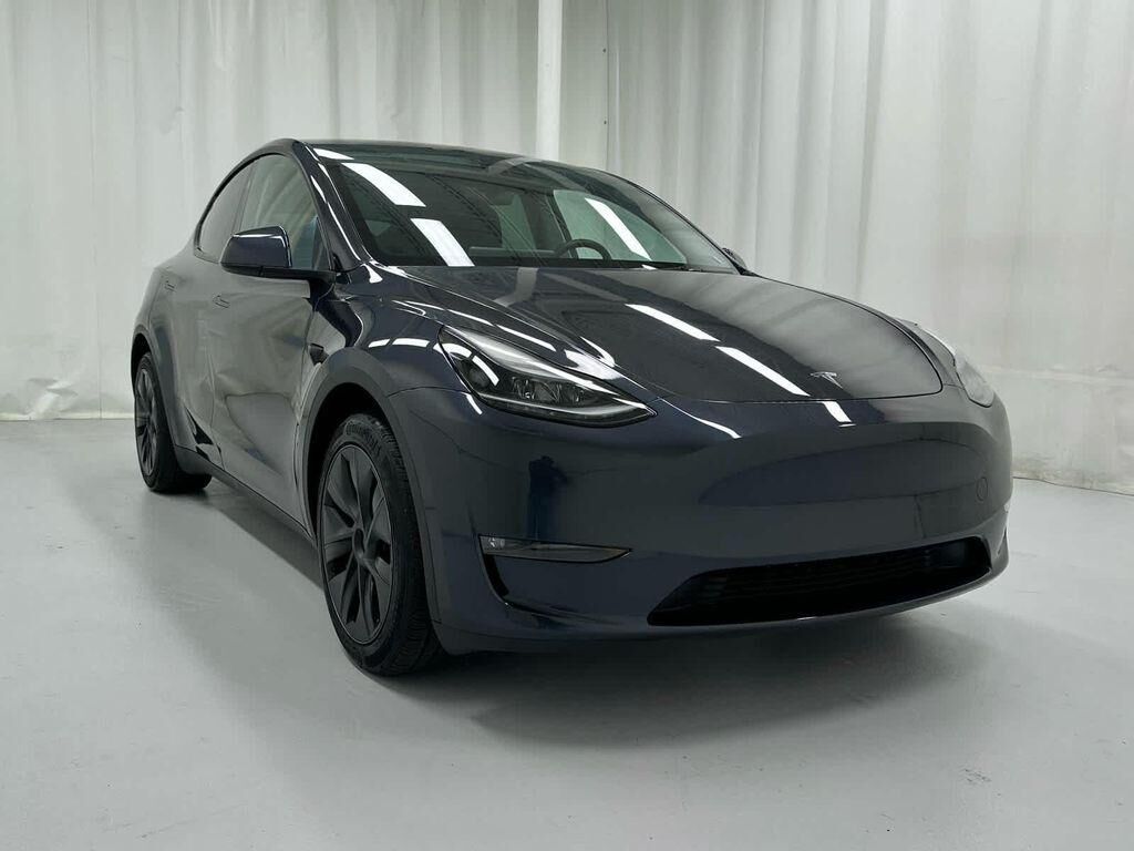 2025 TESLA Model Y
