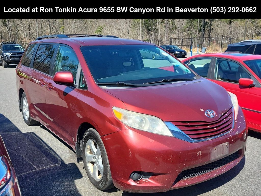 2017 TOYOTA Sienna