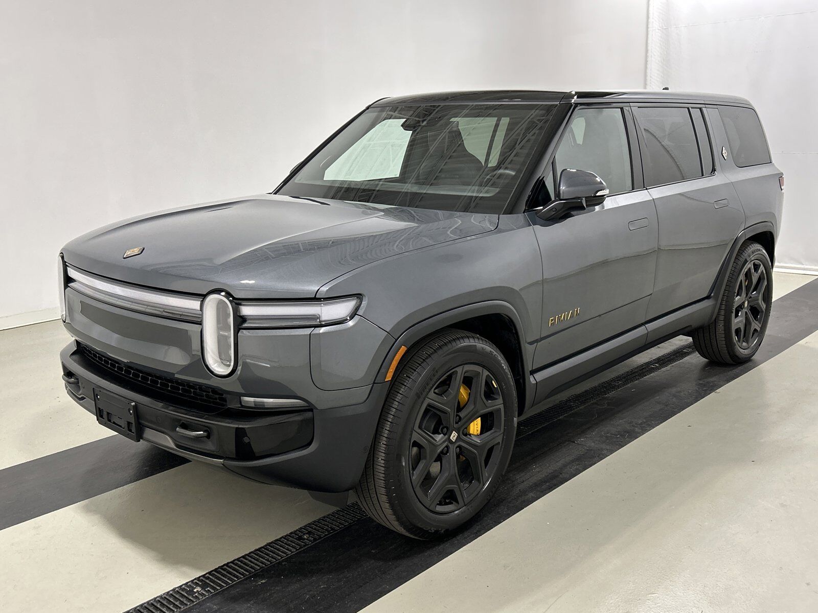 2025 RIVIAN R1S