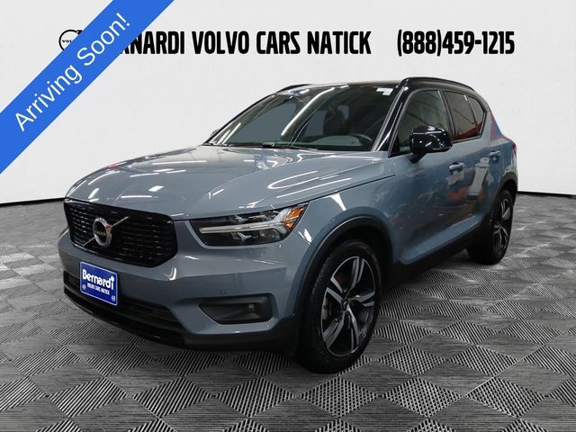 2021 VOLVO XC40