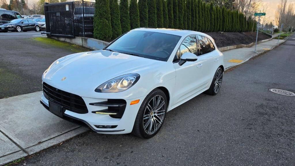 2016 PORSCHE Macan
