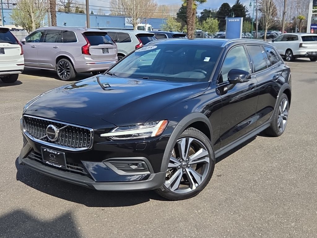 2025 VOLVO V60CC