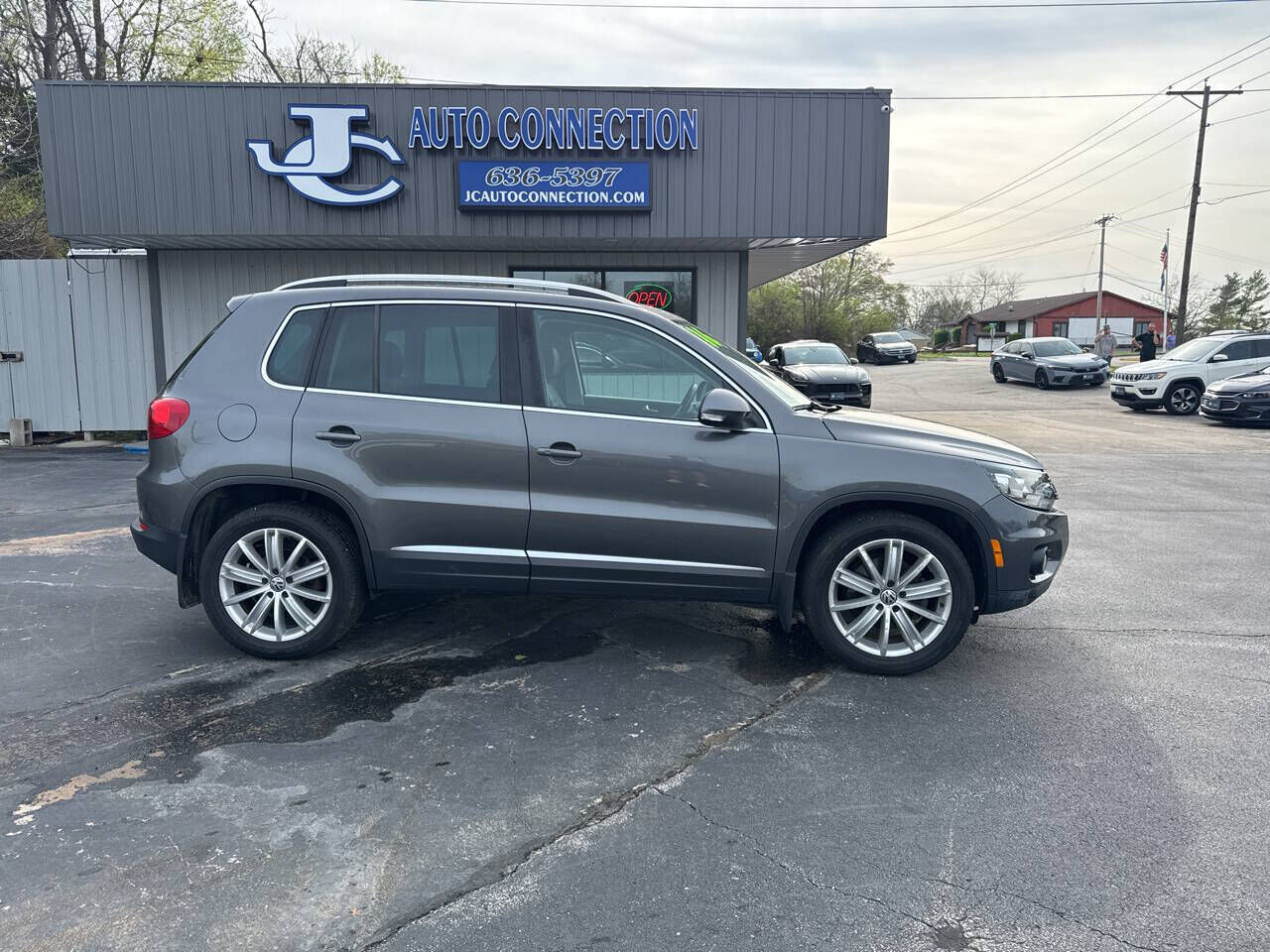 2016 VOLKSWAGEN Tiguan