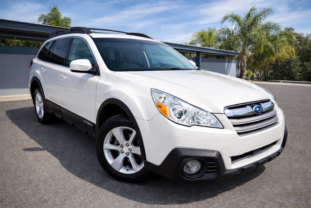 2014 SUBARU Outback