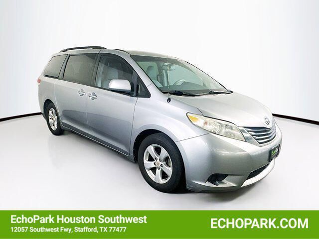 2011 TOYOTA Sienna