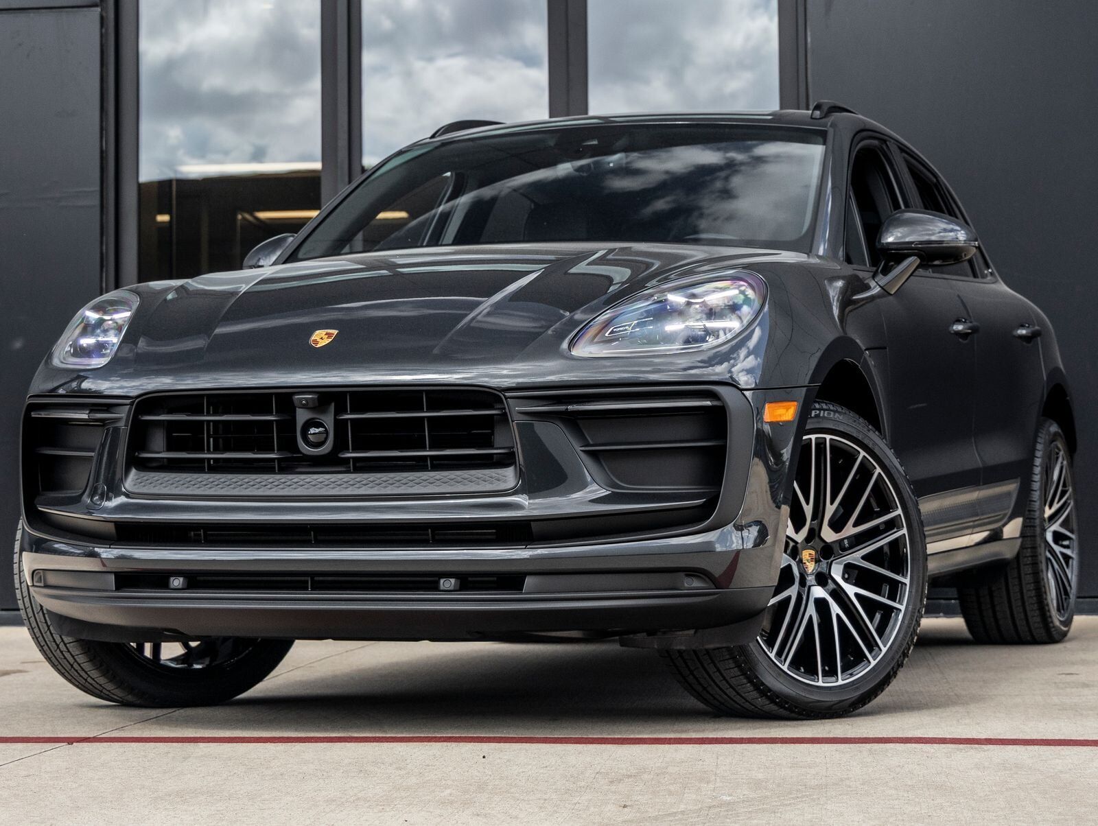 2026 PORSCHE Macan
