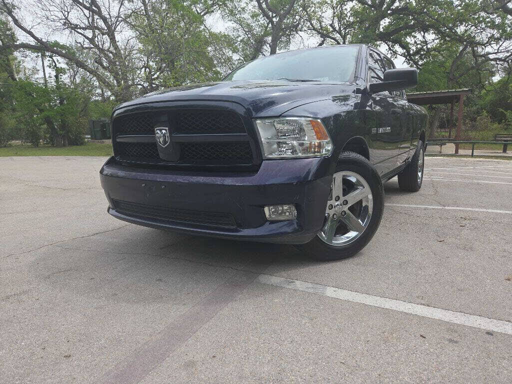 2012 DODGE Ram