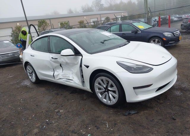 2022 TESLA Model 3