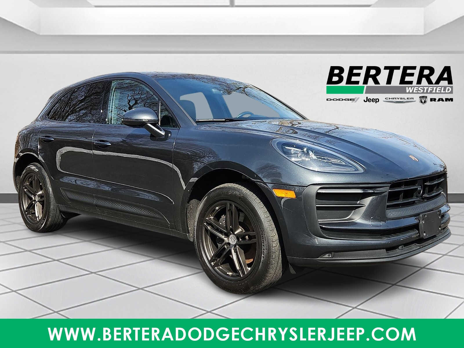 2024 PORSCHE Macan