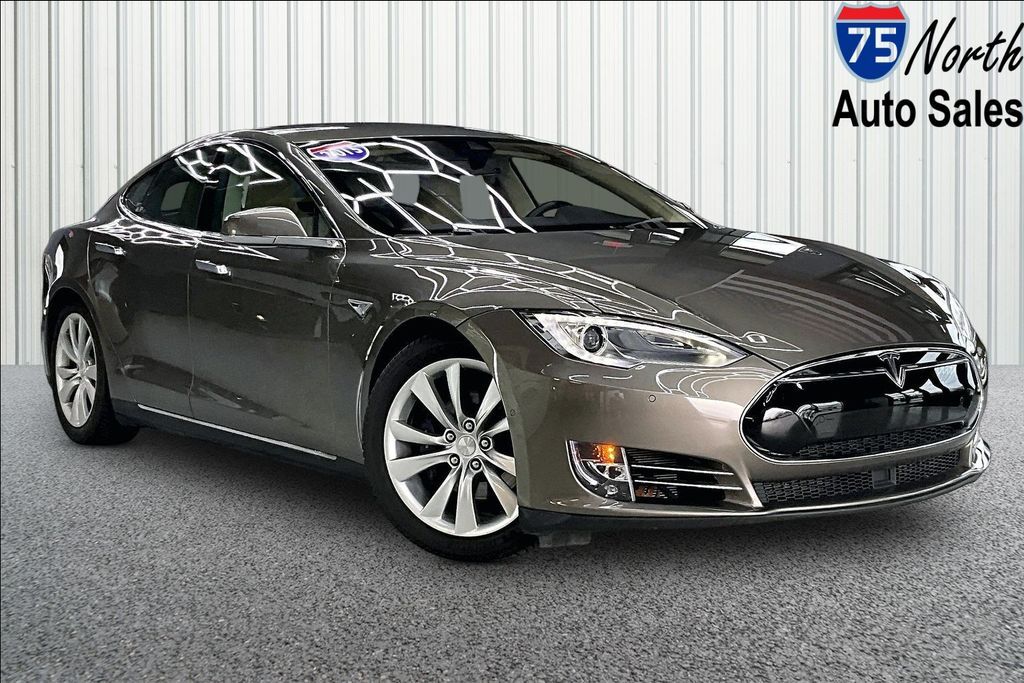 2015 TESLA Model S