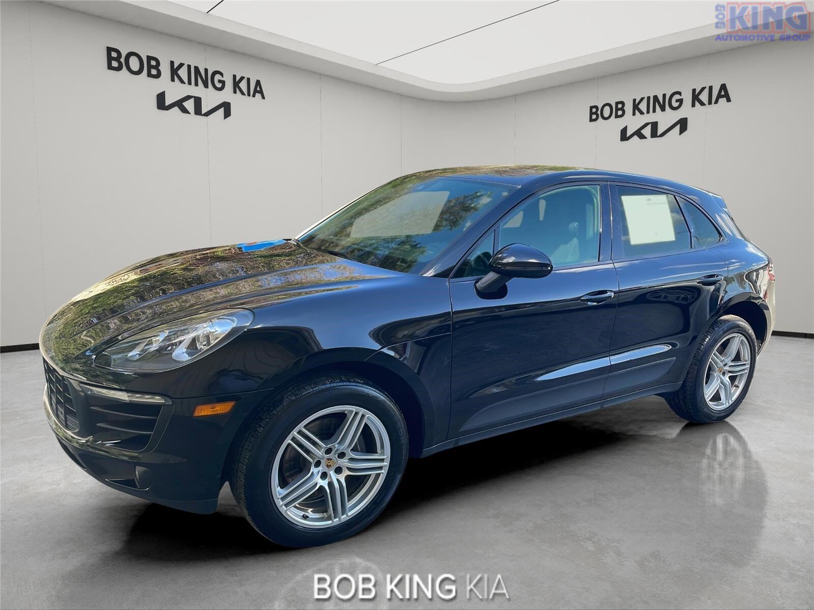 2017 PORSCHE Macan