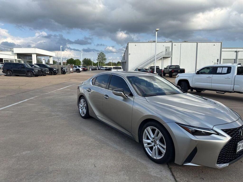 2023 LEXUS IS