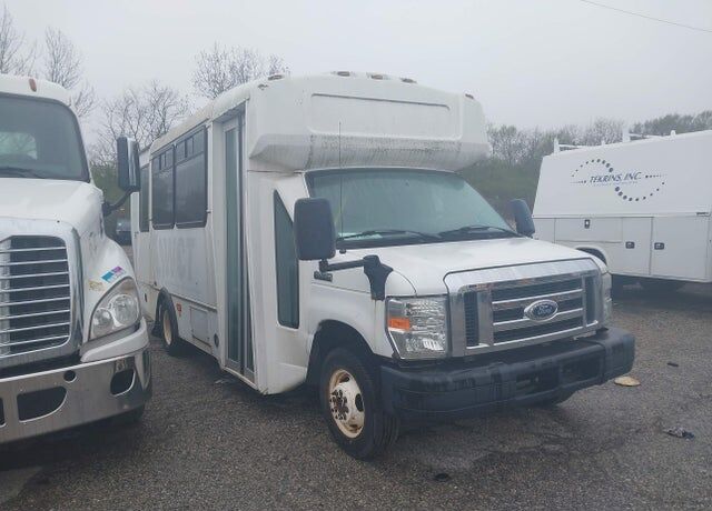 2015 FORD E-450