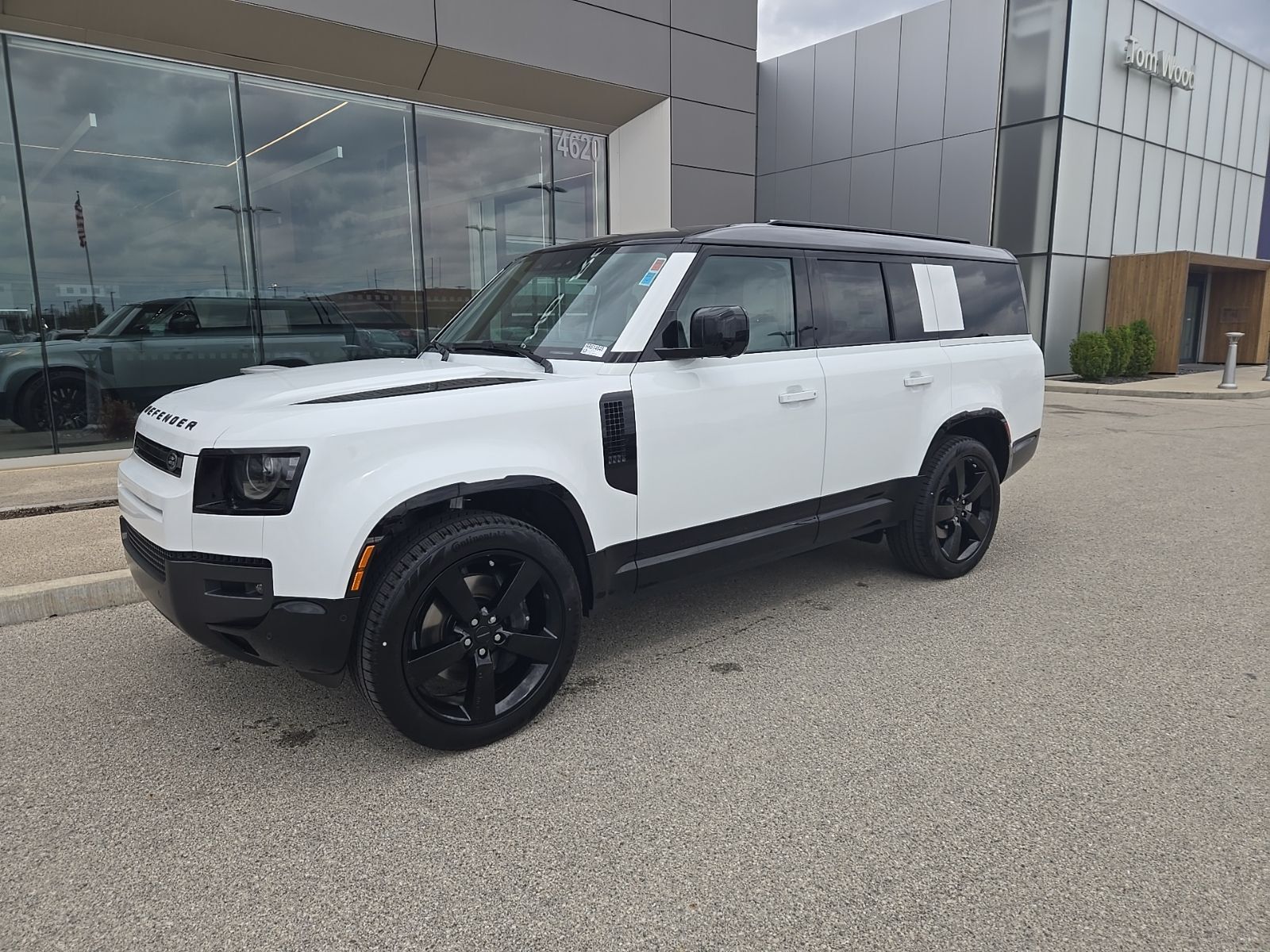2026 LAND ROVER Defender