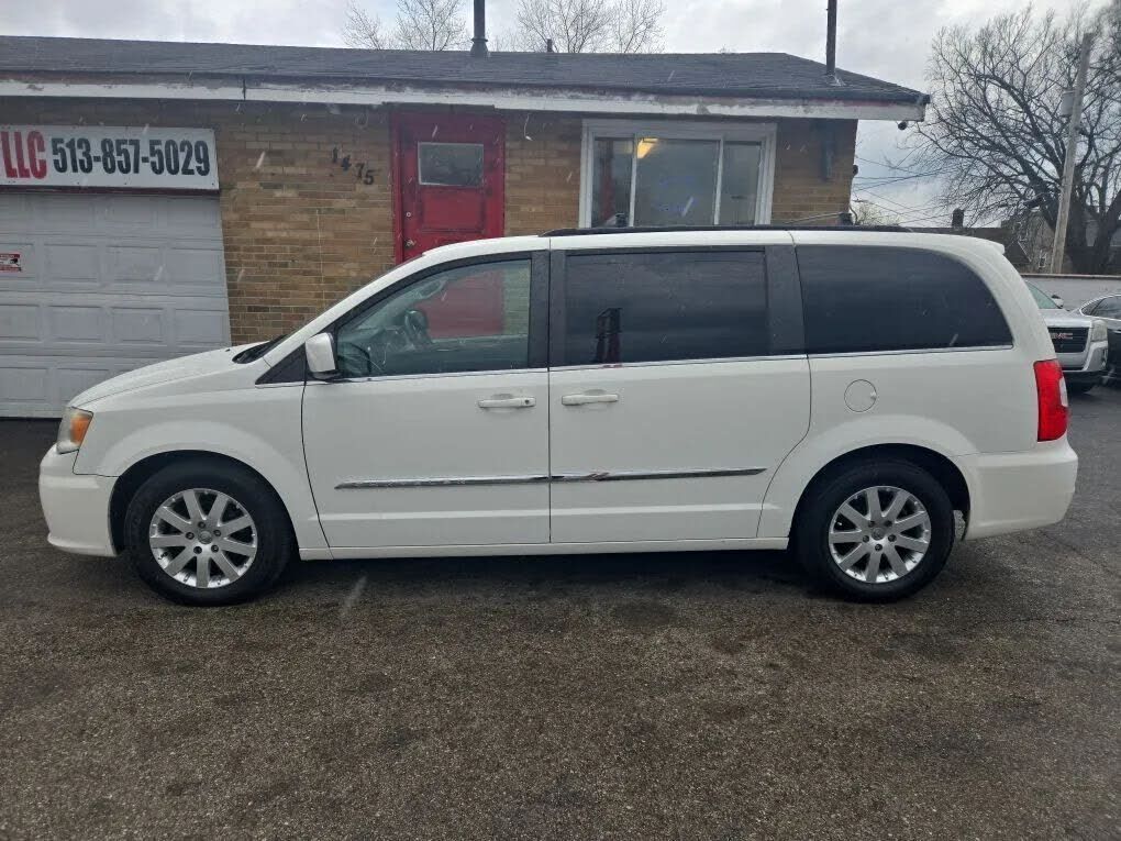 2011 CHRYSLER Town and Country
