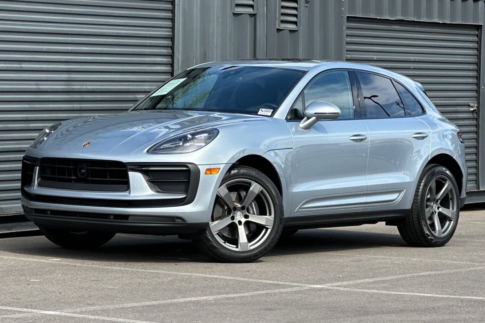 2026 PORSCHE Macan