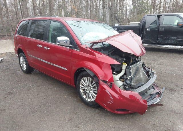 2015 CHRYSLER Town and Country