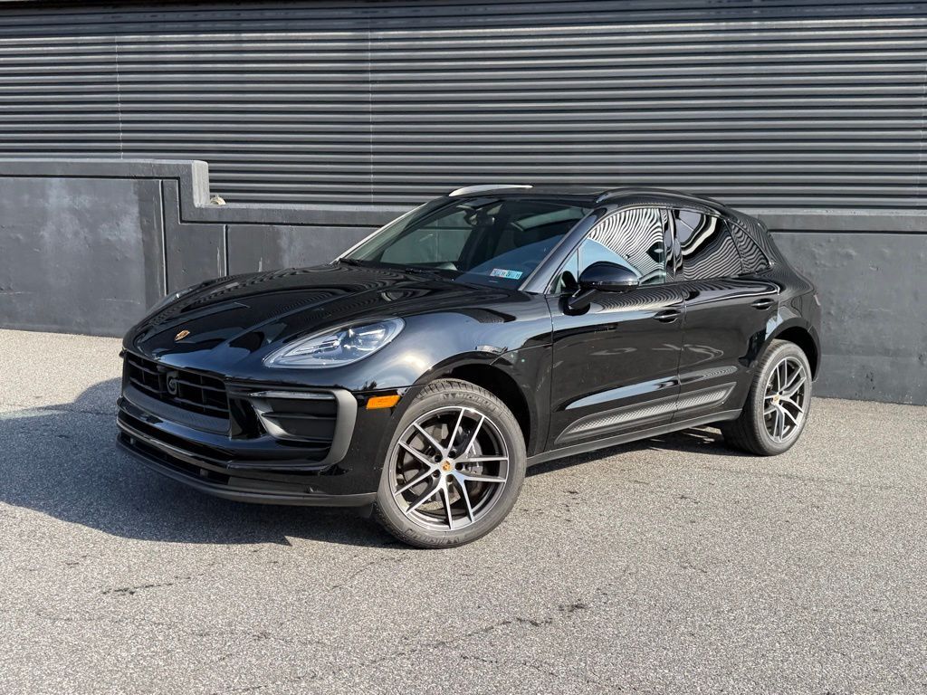 2026 PORSCHE Macan