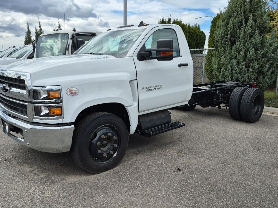 2024 GMC Silverado Medium Duty