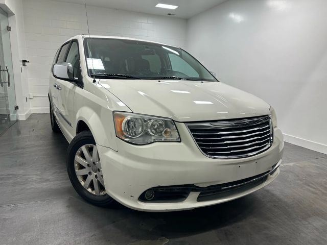 2012 CHRYSLER Town and Country