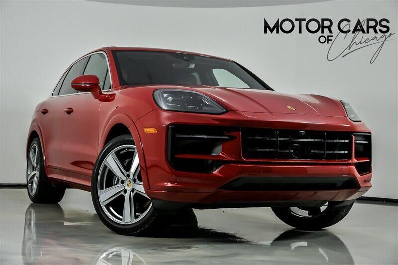 2024 PORSCHE Cayenne