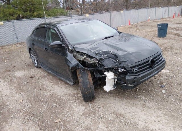 2016 VOLKSWAGEN Passat